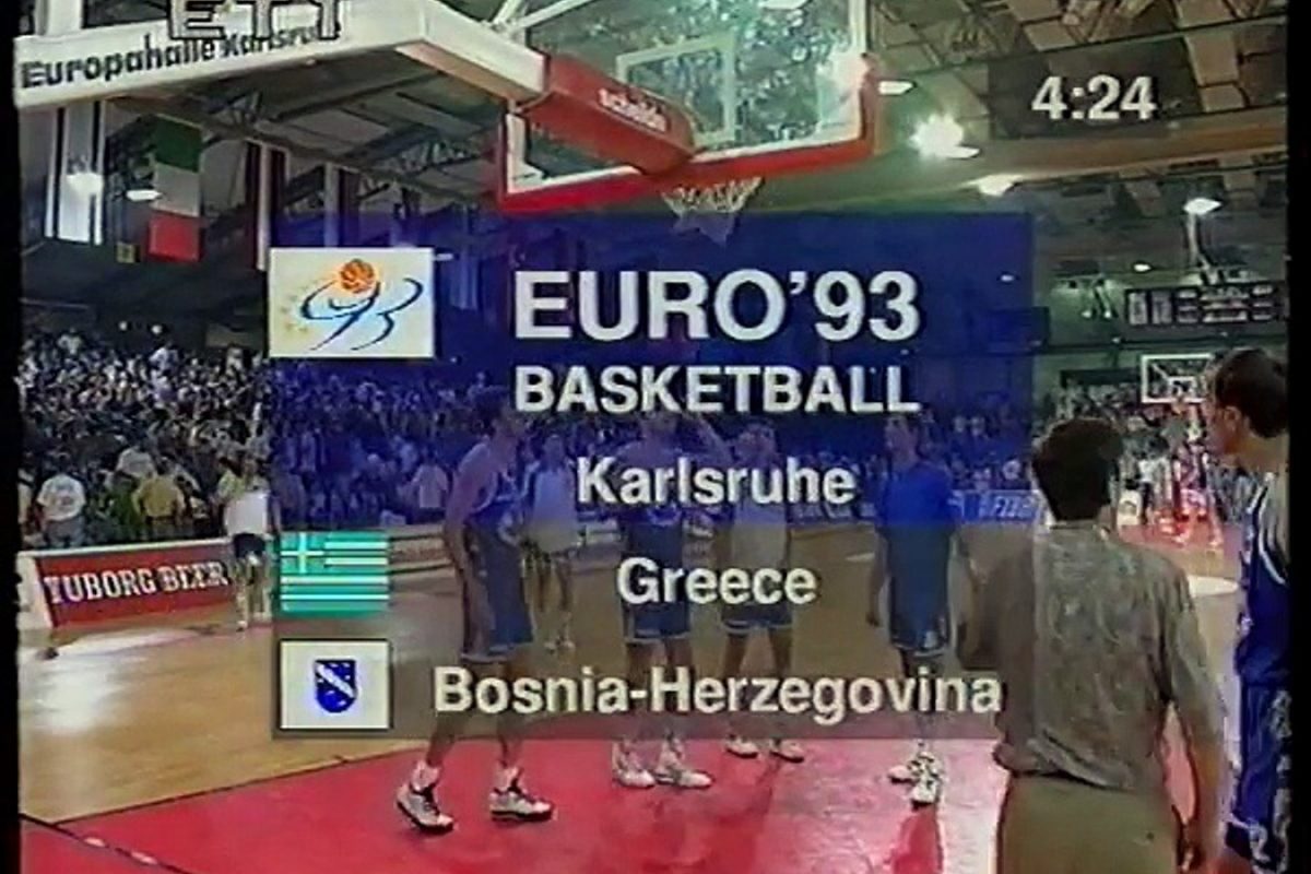 Cartela de la emisión del partido entre Grecia y Bosnia-Herzegovina